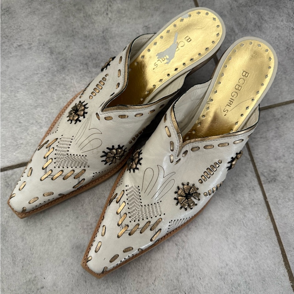 BCBG GIRLS WHITE EMBROIDERED COWGIRL– WESTERN POINTED-TOE HIGH HEEL MULES